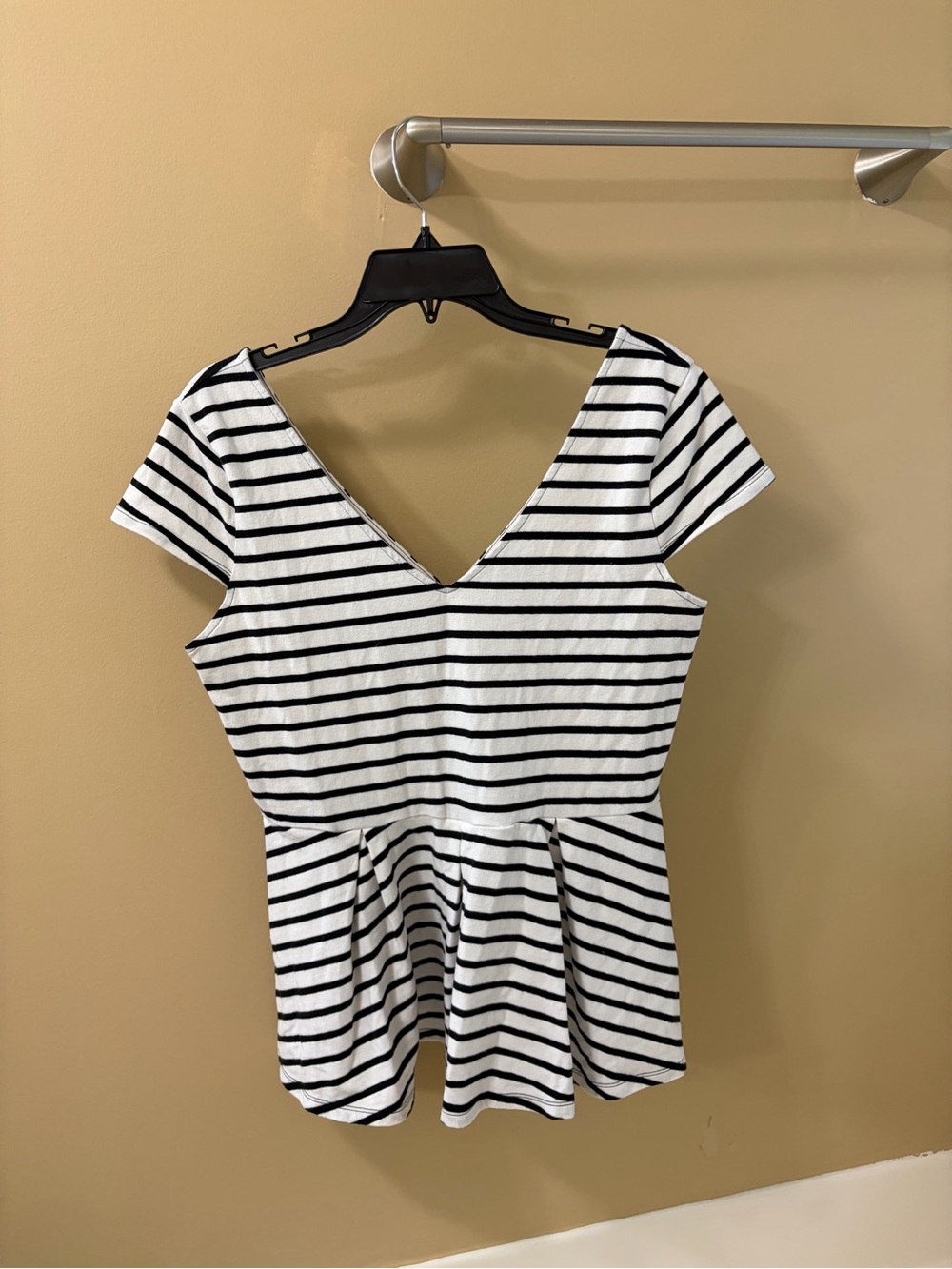 5/$25 Victorias Secret Striped Peplum Top L
